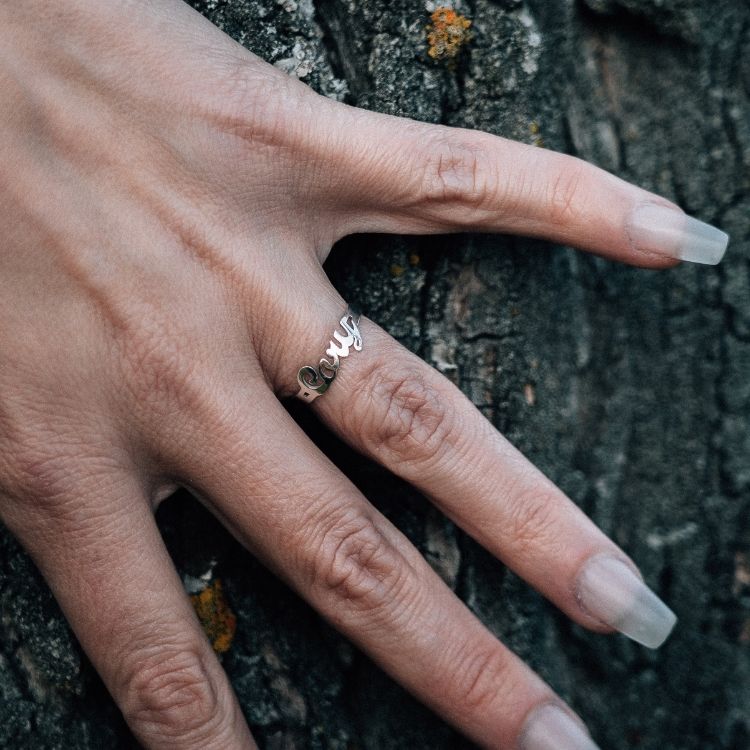 Sortija personalizable con letra inglesa - Imagen 3