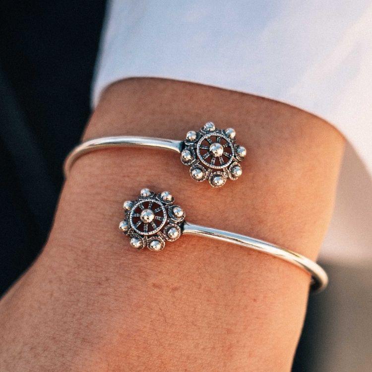 Brazalete tubo dos botones charros - Imagen 2