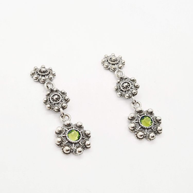 Pendientes tres botones charros cristal color verde olivina en plata de ley filigrana charra de Salamanca 3 botón charro icono de Salamanca