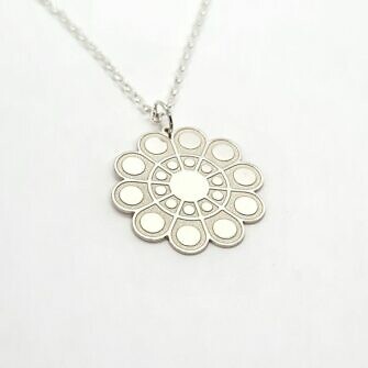 Colgante Botón Charro Personalizable en plata de ley con cadena regulable grabación punta de diamante frase o nombres